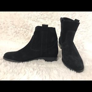 Gianni Bini Women's Black Suede Leather Ankle Flat Pull On Boot Size 7 NEW